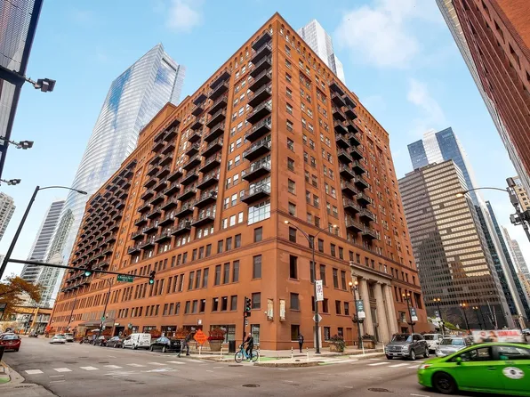 165 N Canal St APT 1211, Chicago, IL 60606