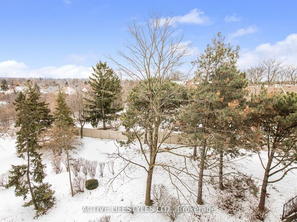 1000 Cedarglen Gate #504, Mississauga, ON L5C 3Z5