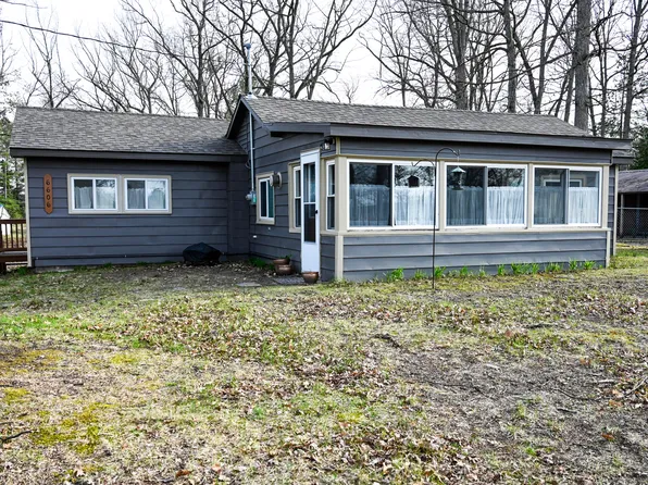 6606 Swallow Dr, Harrison, MI 48625