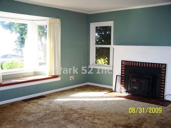 5th image of 4015 Soundview Dr W