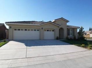 1038 N Perry Ave, Clovis, CA 93611
