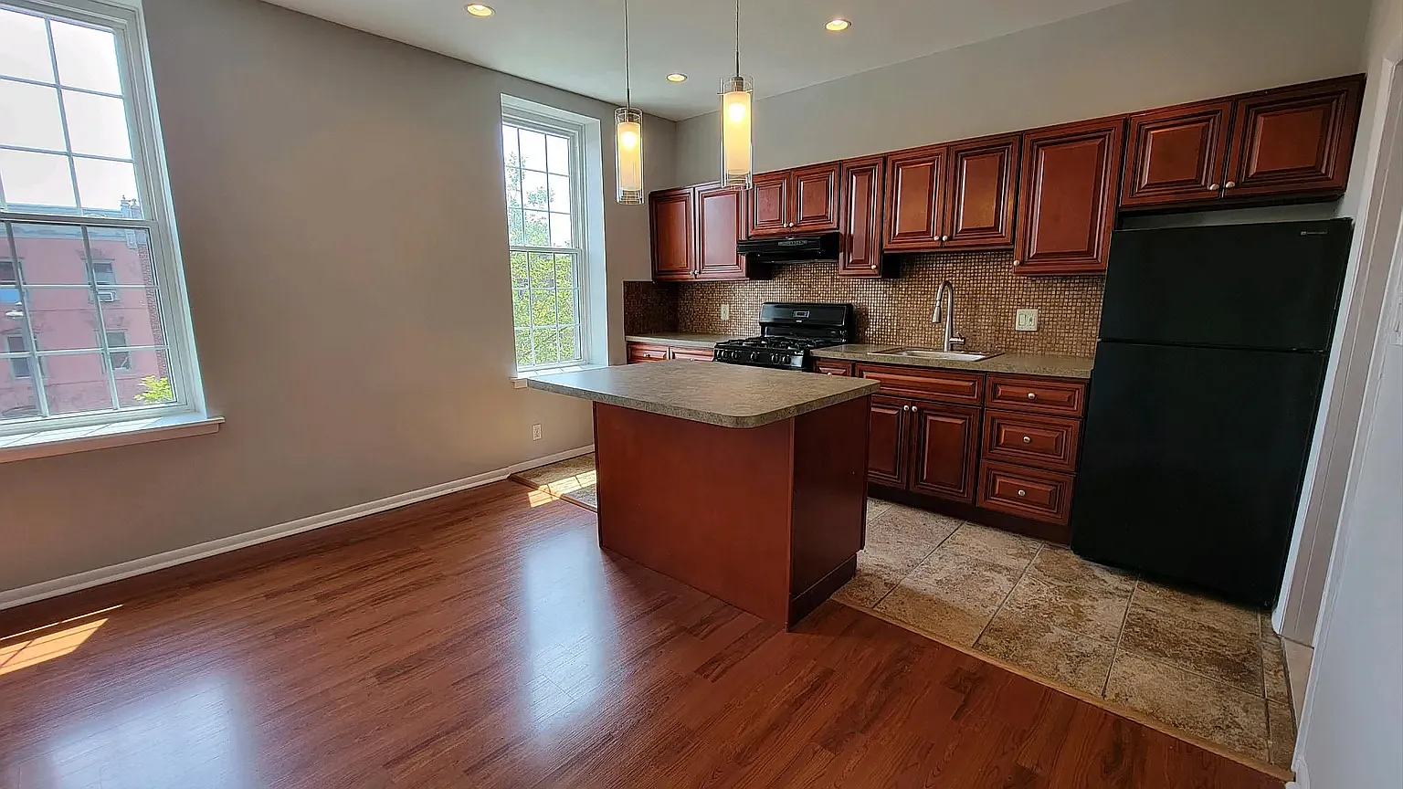 1 bed, 700 sqft, $1,500 — Photo 1