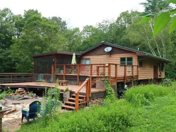 S6303 Cox Rd, North Freedom, WI 53951