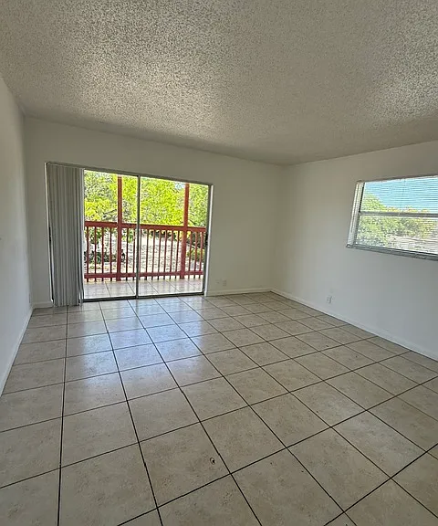 1020 N 18th Ct #201 — Photo 25