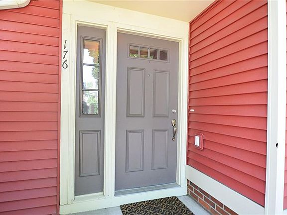 3rd image of 176 S Fitzhugh St