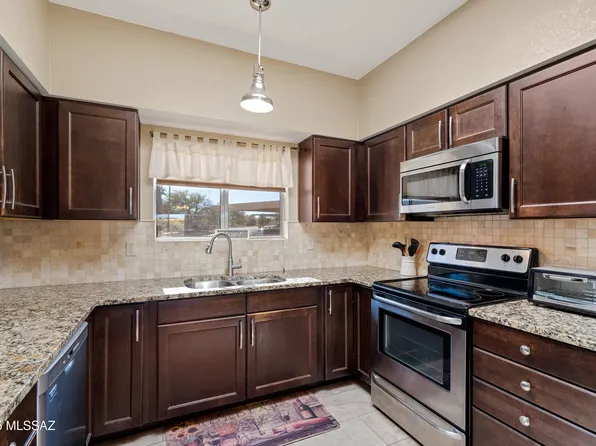 1754 W Camino Estelar, Green Valley, AZ 85622