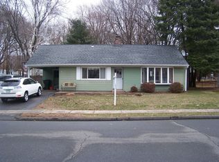 62 Manor Cir, East Hartford, CT 06118