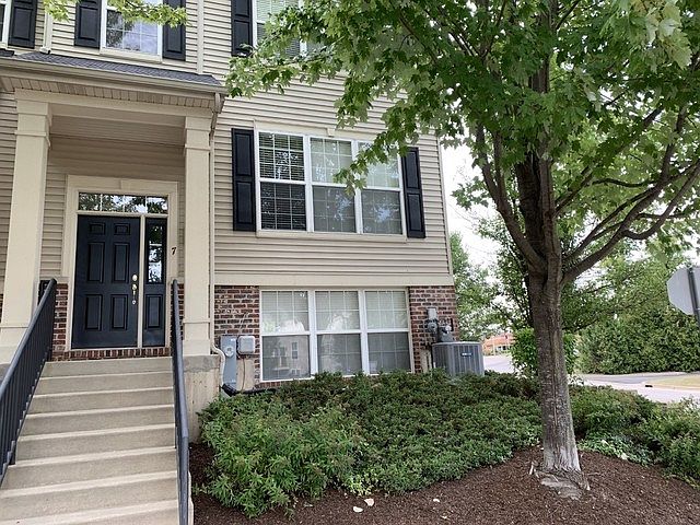 1st image of 7 Melrose Ct Unit 7