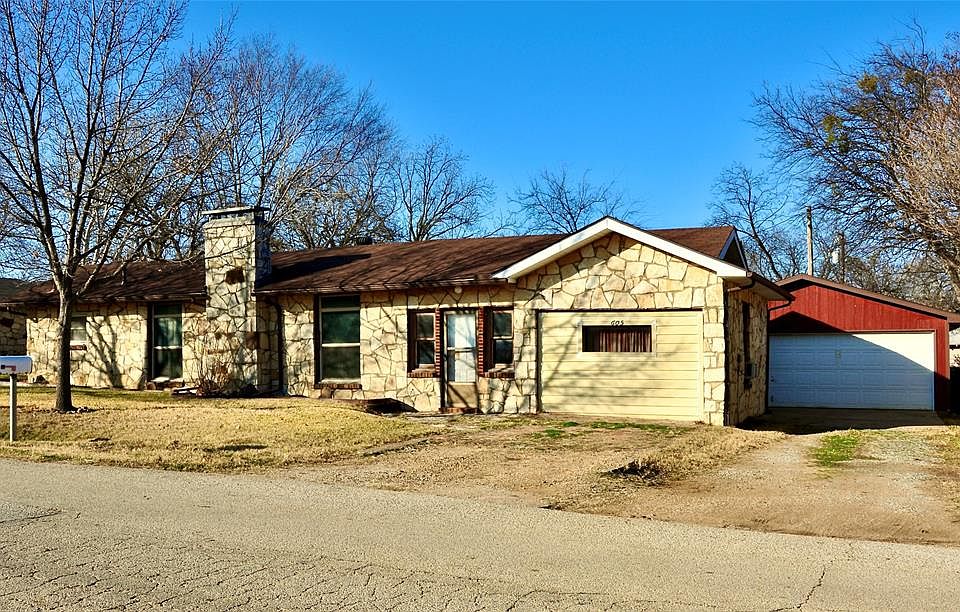 1st image of 605 E Hundley Dr