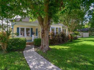 6198 Washington St, Groves, TX 77619