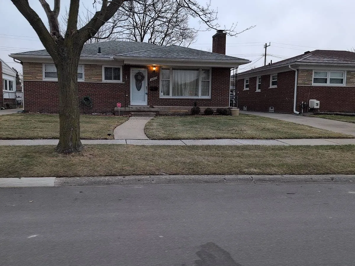16474 Sprenger Ave photo 1
