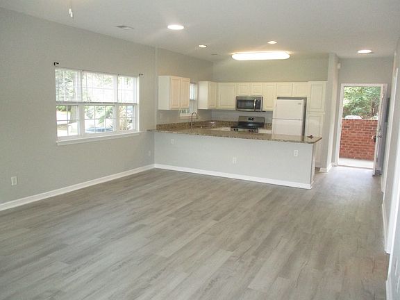 5th image of 3923 Gladiola Ct Unit 104