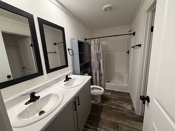 4th image of 1800 E Graves Ave #166