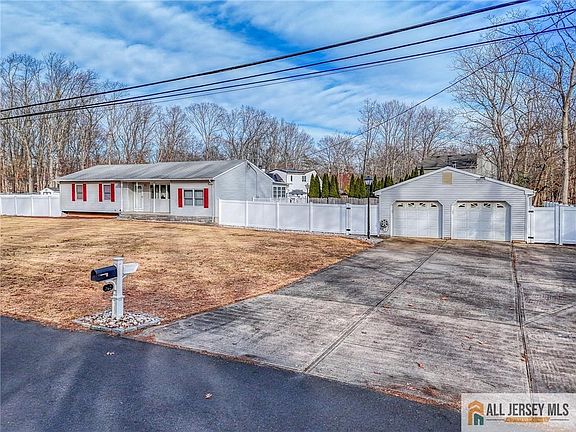 2nd image of 563 Indiero Rd