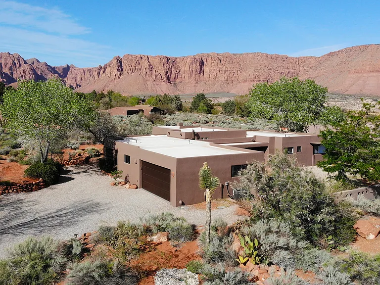 1411 W Sandhill Cir — Photo 3