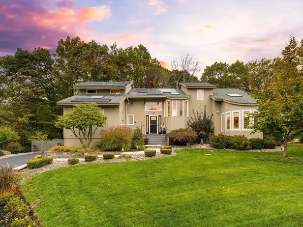 43 Ledgebrook Ave, Stoughton, MA 02072