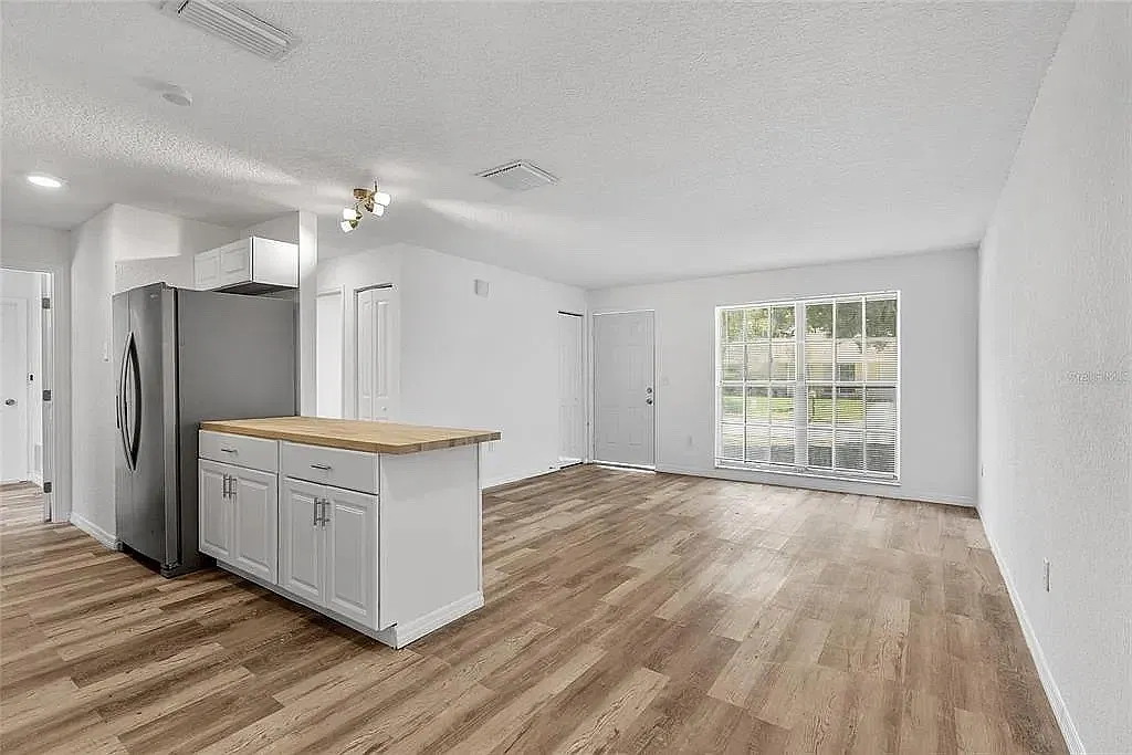 2 bed, 1050 sqft, $1,900 — Photo 4