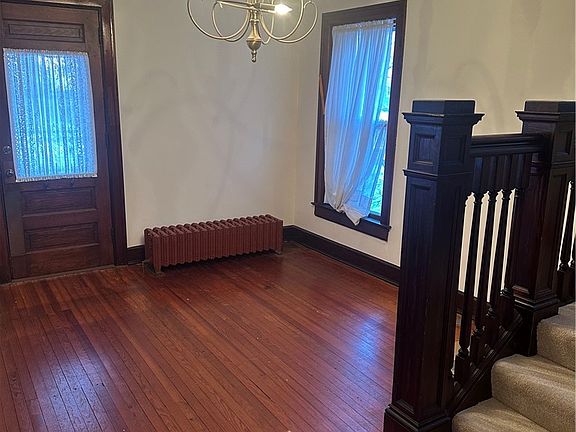 4th image of 232 Maple St