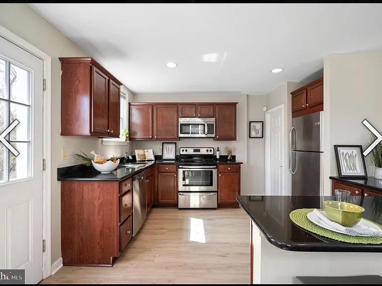 836 Conestoga Rd — Photo 23