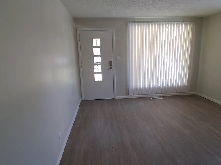 2431 Wade St — Photo 6