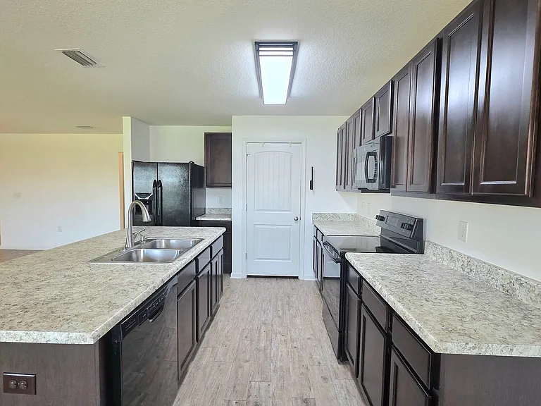4719 Perception Cir — Photo 3