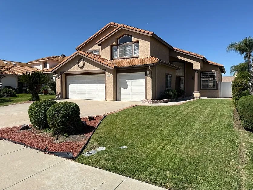 5 bed, 2870 sqft, $3,675 — Photo 2