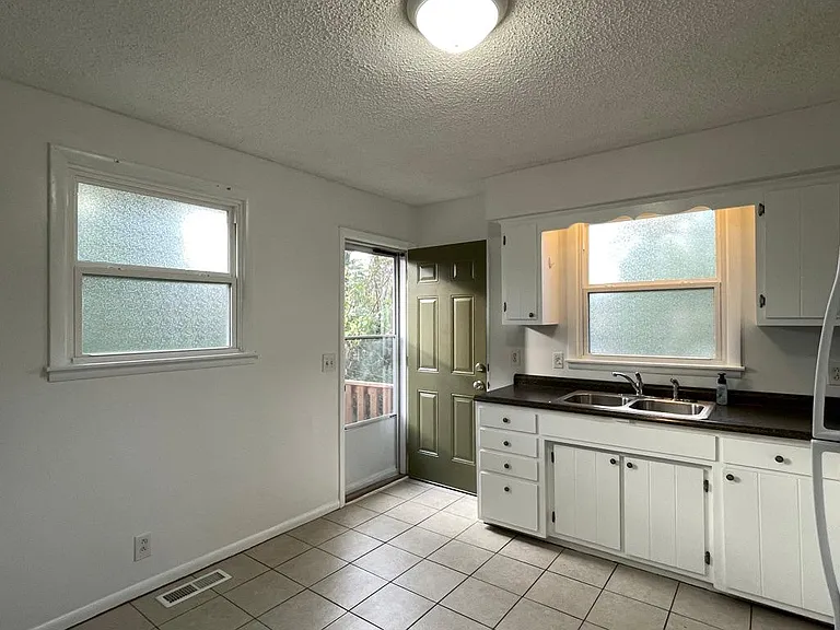 3112 Lealand Ln #A — Photo 6