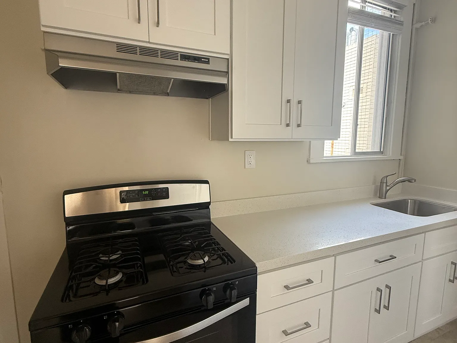 1 bed, 700 sqft, $3,400 — Photo 4