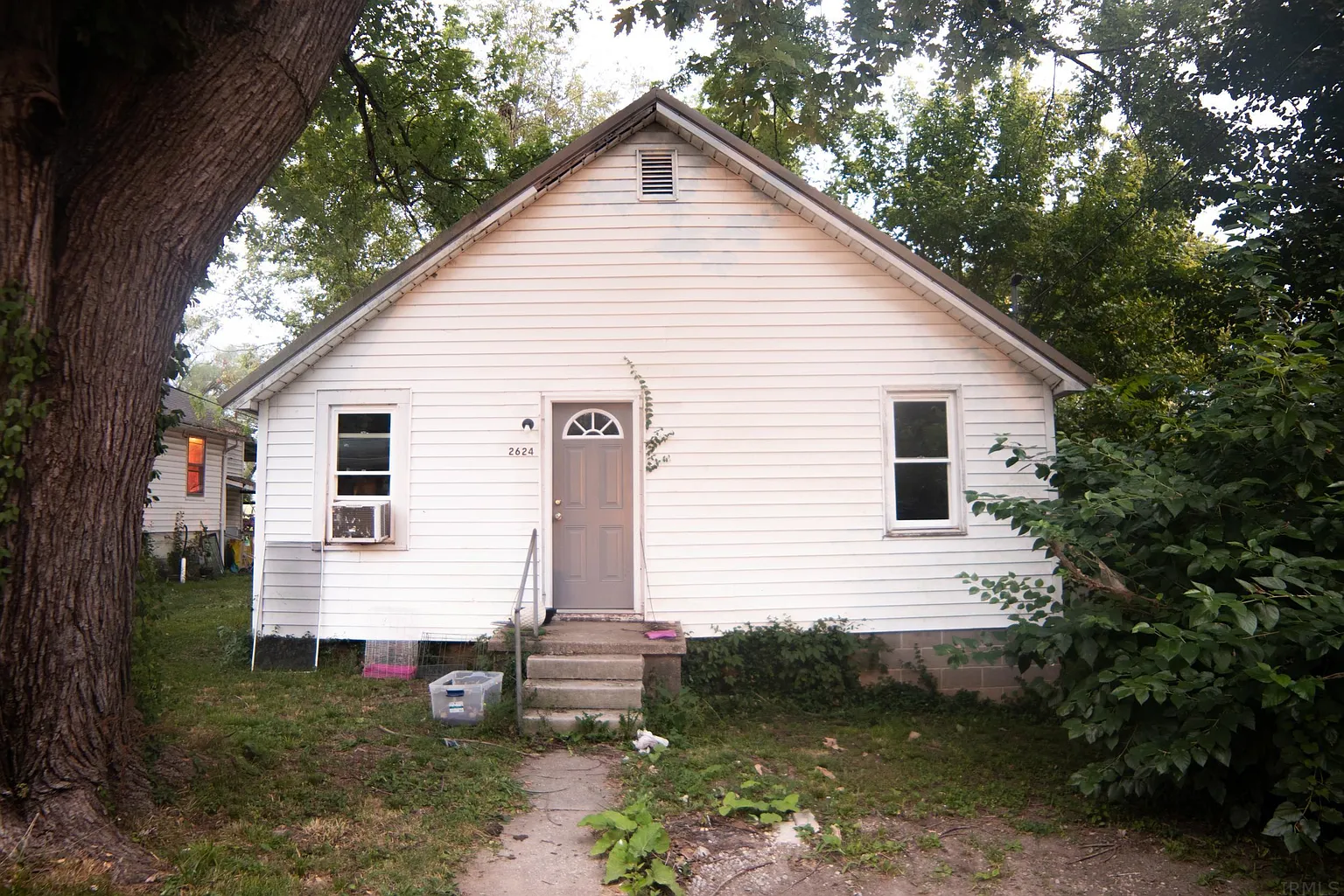 2624 R St photo 1