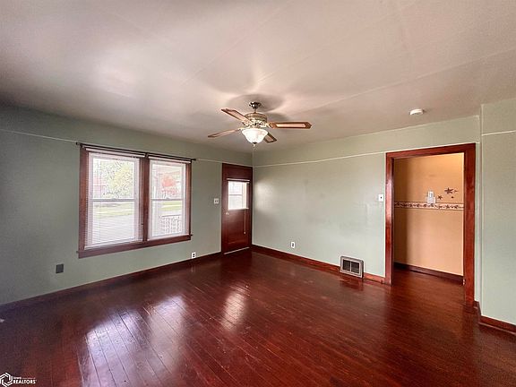 4th image of 403 S Washington St