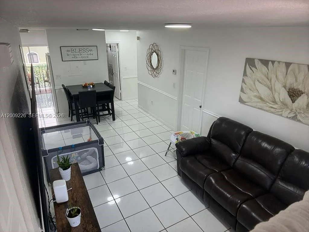 Building Photo - 3514 W 76th St #203