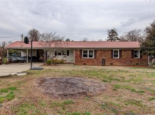 6913 Harlow Dr, High Point, NC 27263