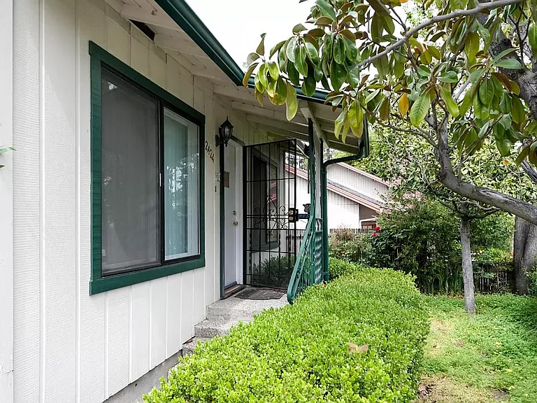 2424 Jefferson Ave — Photo 6