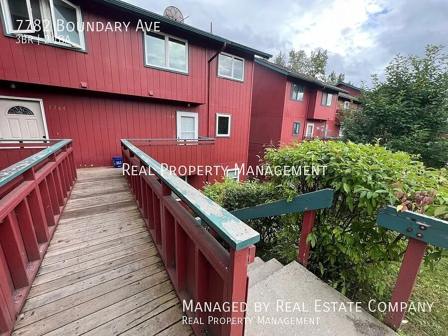 Eastside 3 Bed 2.5 Bath Spacious Condo — Photo 3