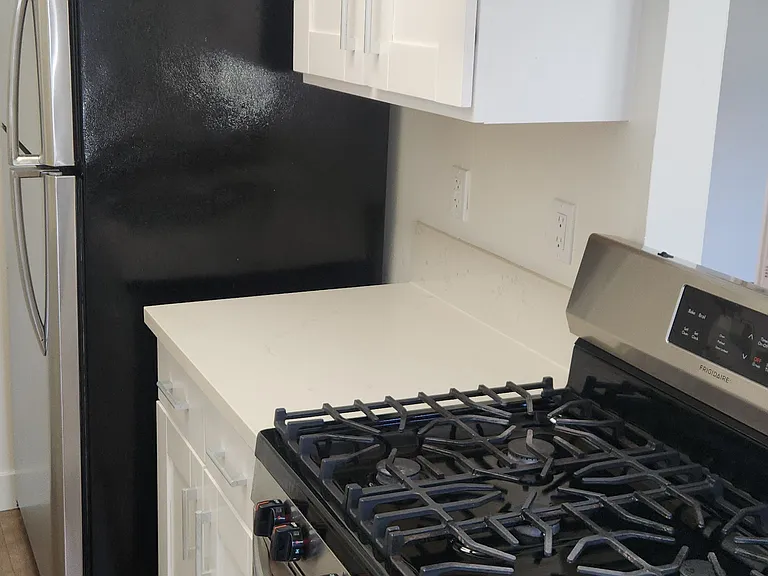 Sherman Pines Apartments — Photo 34