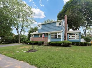 7 Richard Cir, Woburn, MA 01801