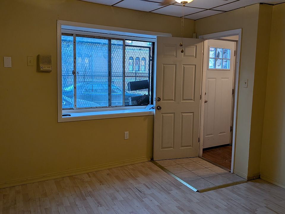 Living room & entry