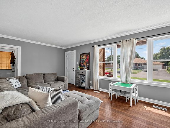 3rd image of 204 Burnside Dr
