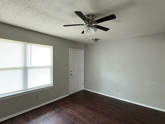4th image of 5 Foxboro Ct