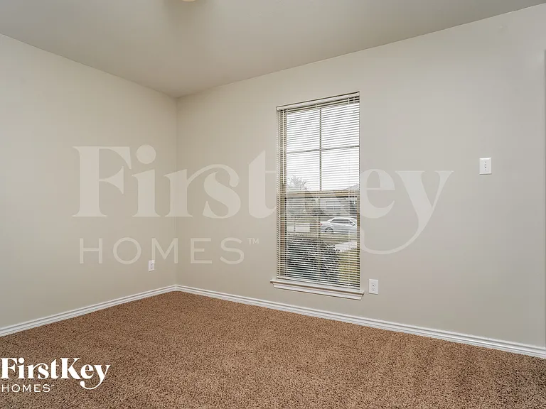 615 Hearthstone Dr — Photo 13