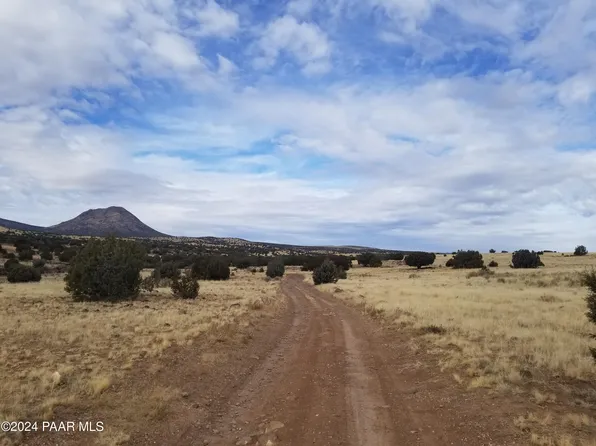 47 N Mile High Rd, Ash Fork, AZ 86320