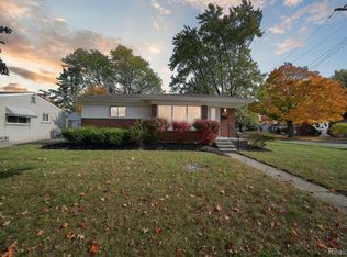 18616 Macarthur St, Redford, MI 48240