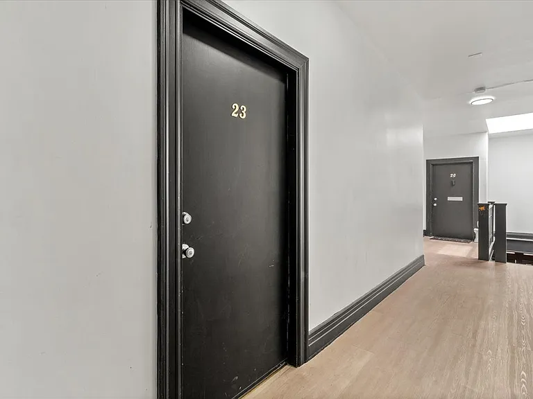 1511 W 4th St #23 — Photo 16