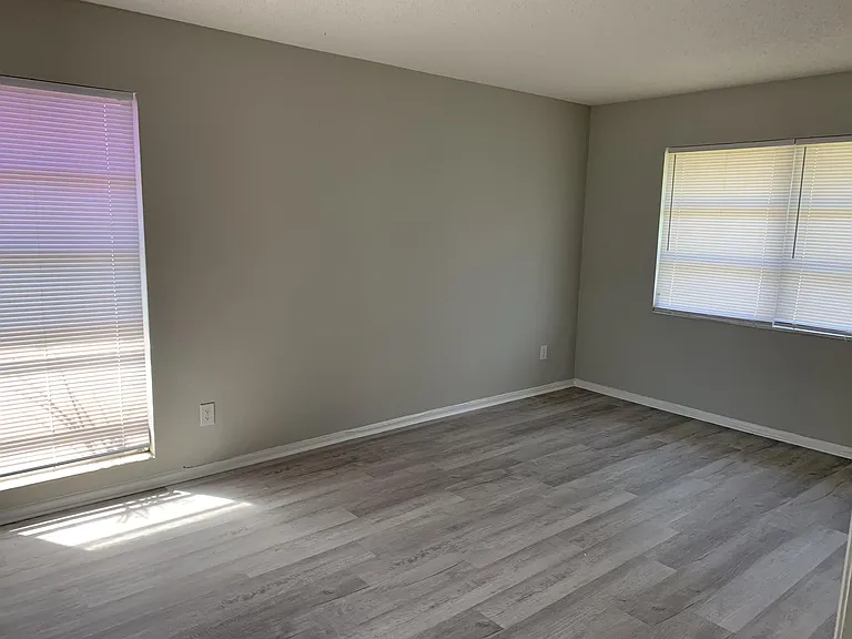 1920 W Lakeview Blvd #1 — Photo 2