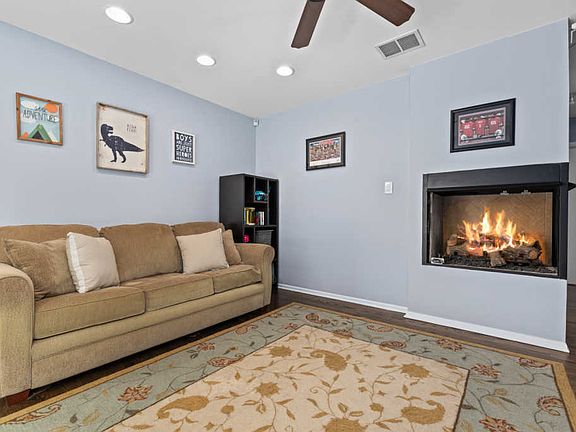 4th image of 2047 N Halsted St #B