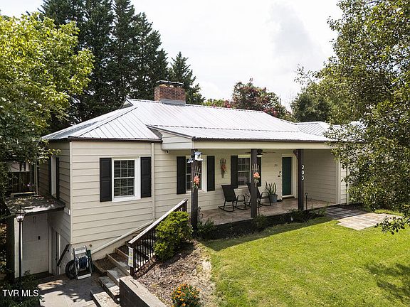 2nd image of 203 E Gilmer Park