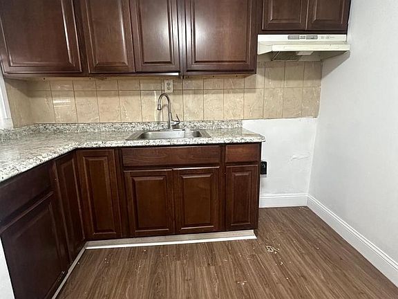 4th image of 2810 N Lawrence St