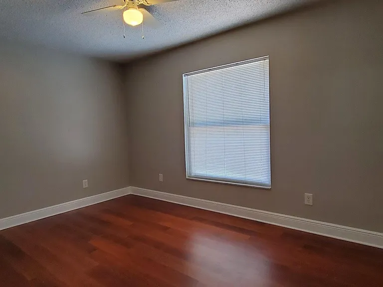 703 Regency Ct — Photo 7