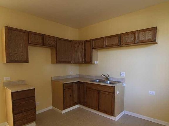 3rd image of 5958 S King Dr APT 202