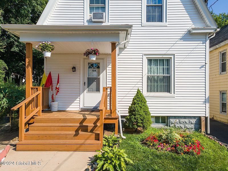 3rd image of 126 Robinson Street